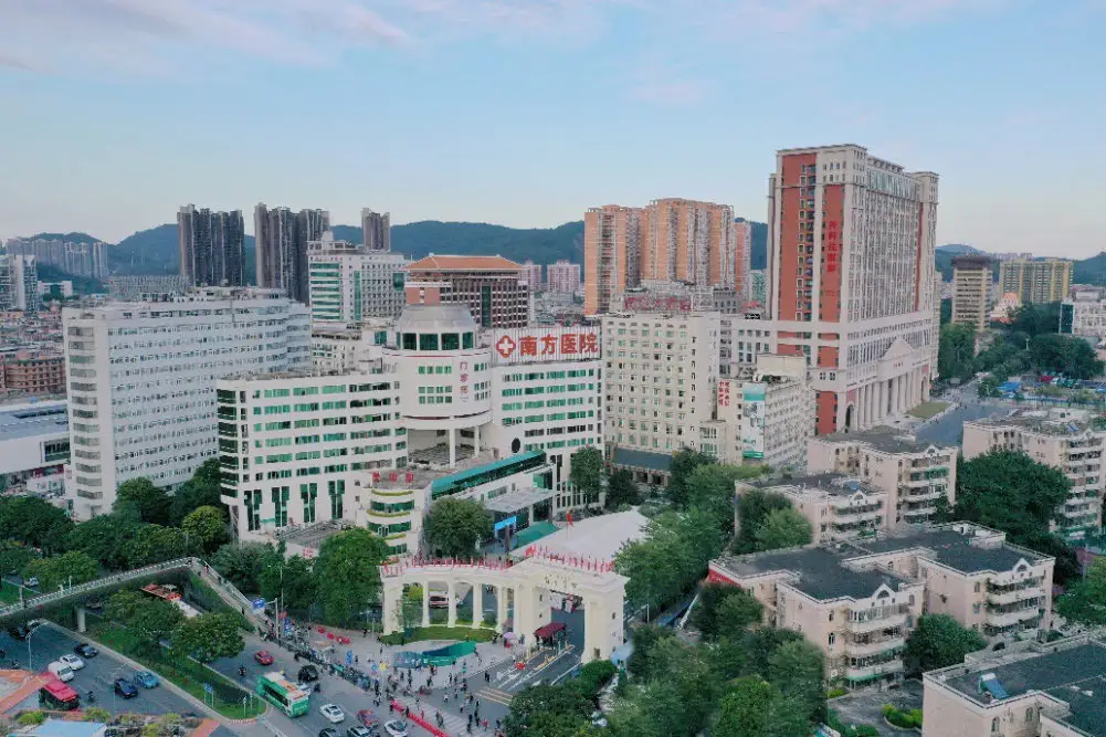 Tampak luar Rumah Sakit Nanfang, Southern Medical University