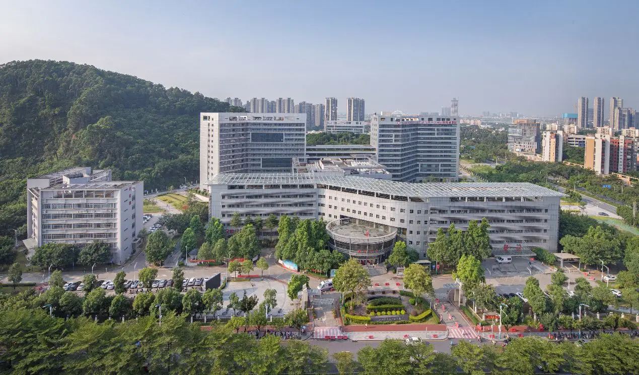 Tampak luar Rumah Sakit Rakyat Pertama Guangzhou
