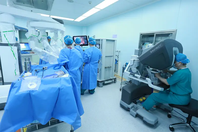 Da Vinci robotic system in an operating room, from Fosun Health technology materials